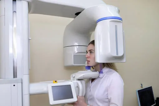 3D cone beam CT imaging at Roam Dental